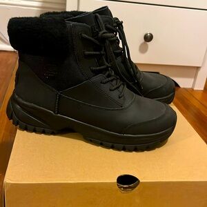 UGG YOSE FLUFF V2 Winter boots